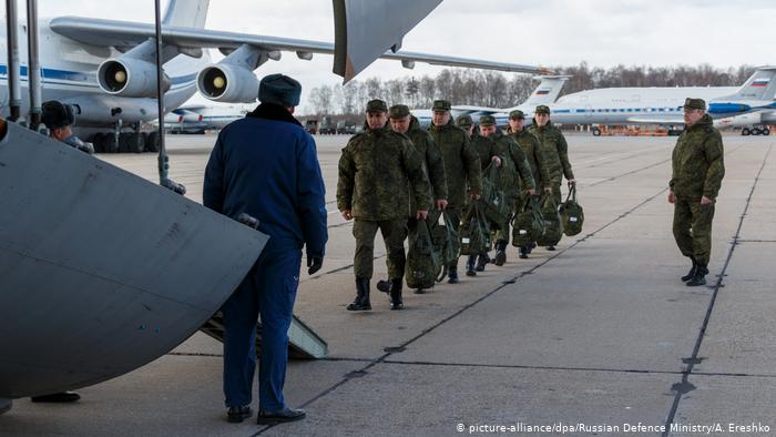 Russland sendet Hilfe um Italien in der Coronakrise beizustehen (picture-alliance/dpa/Russian Defence Ministry/A. Ereshko)