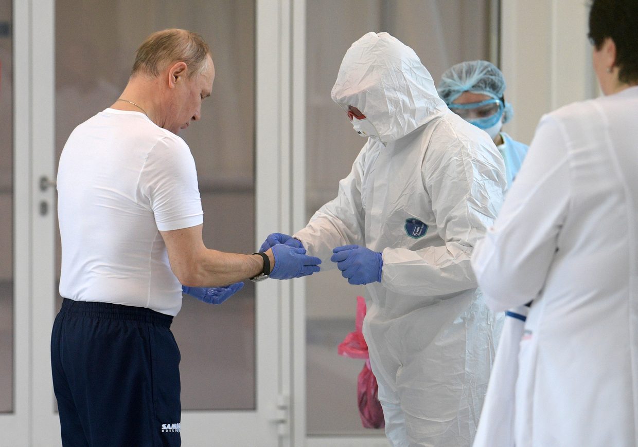 Featured image of article: Presidenti i Rusisë Vladimir Putin, futet brenda infektivit, viziton nga afër pacientët e infektuar me Covid-19